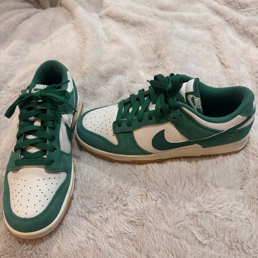 Nike Dunk Low SE Men's Size 8 Phantom/Malachite Green White Euc